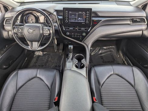 Used 2021 Toyota Camry SE image 12