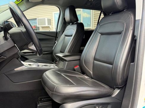 Used 2023 Ford Explorer XLT w/ Equipment Group 202A AWD/4WD image 10