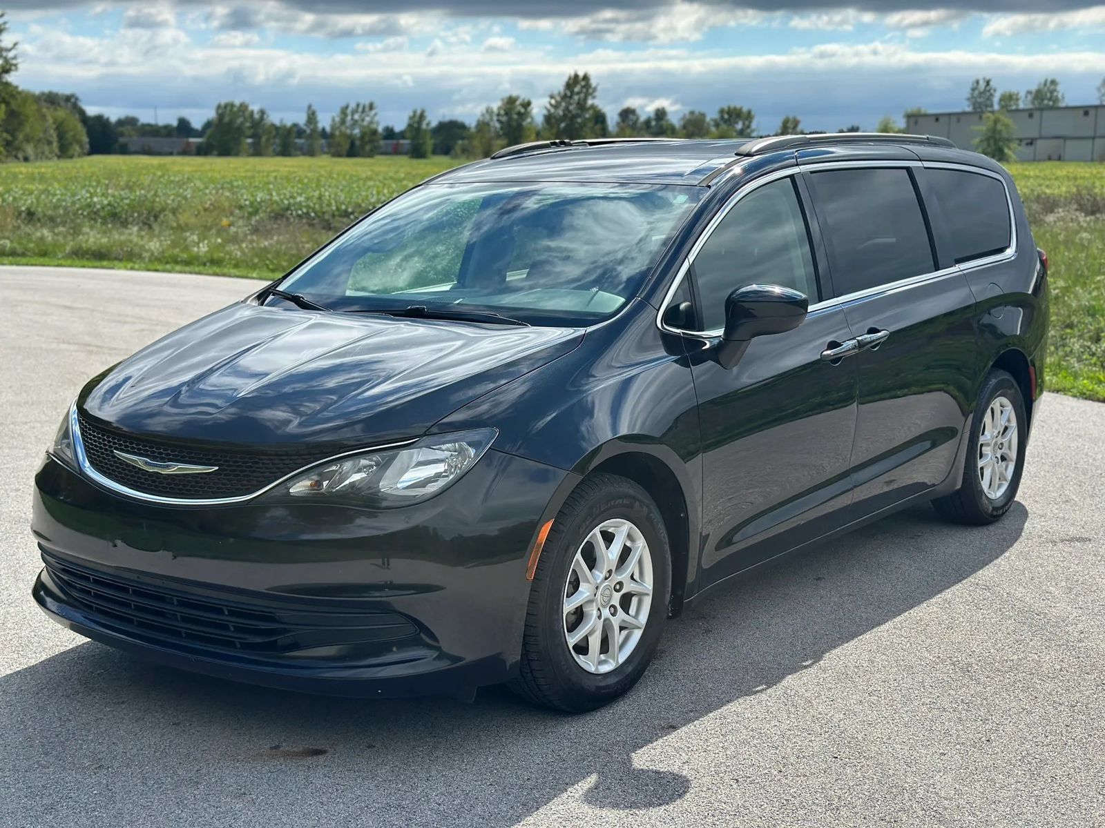 Used 2020 Chrysler Voyager Lxi FWD image 1