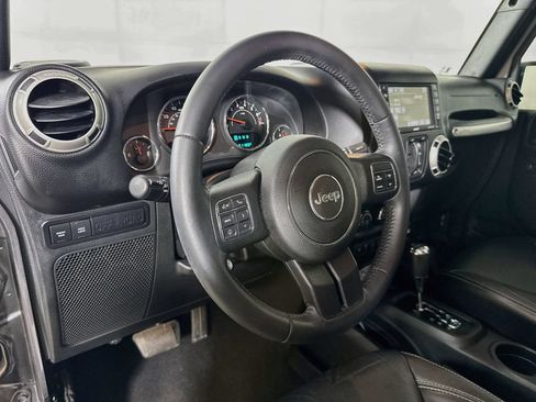Used 2017 Jeep Wrangler Unlimited Rubicon w/ Connectivity Group AWD/4WD image 9