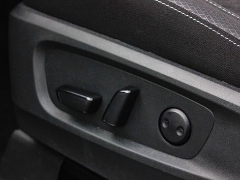 New 2025 Nissan Pathfinder SV w/ Black Appearance Package image 24