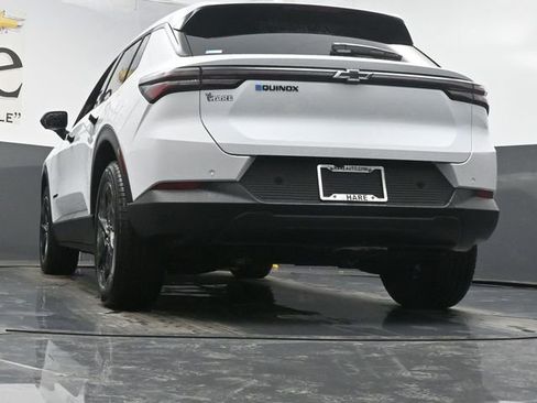 New 2026 Chevrolet Equinox EV LT image 32