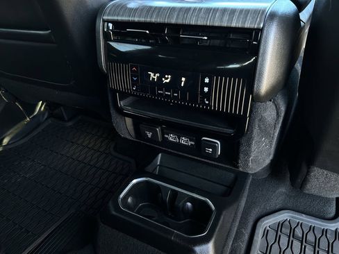 Used 2024 Jeep Wagoneer Series III image 32