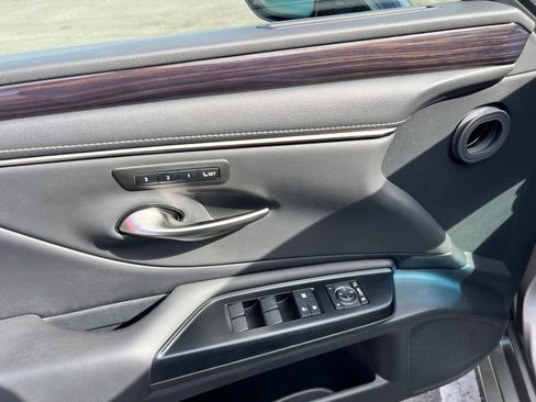 Used 2020 Lexus ES 300h w/ Premium Package FWD image 27