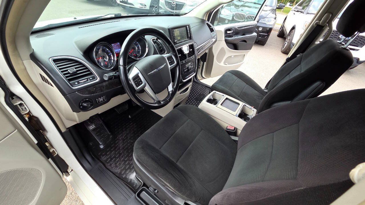 Used 2011 Chrysler Town & Country Touring FWD image 30