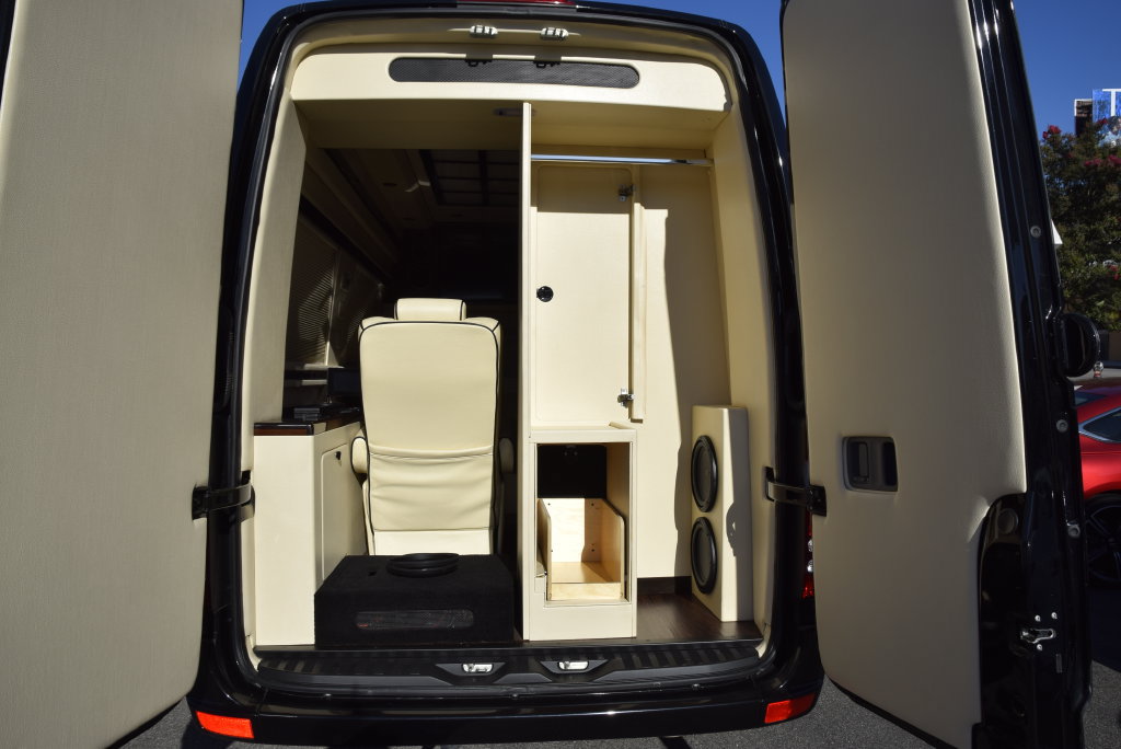 Used 2017 Mercedes-Benz Sprinter 2500 image 25