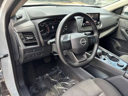 Used 2025 Nissan Rogue SV AWD/4WD image 35