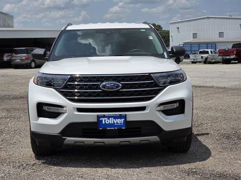 Used 2024 Ford Explorer XLT w/ Equipment Group 202A RWD image 3