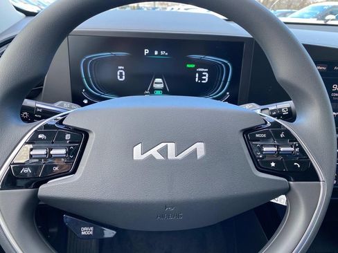 New 2025 Kia Niro LX image 11