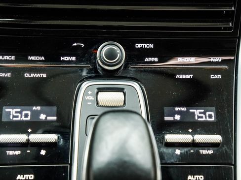 Used 2017 Porsche Panamera image 29