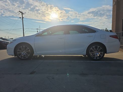 Used 2016 Toyota Camry SE image 8