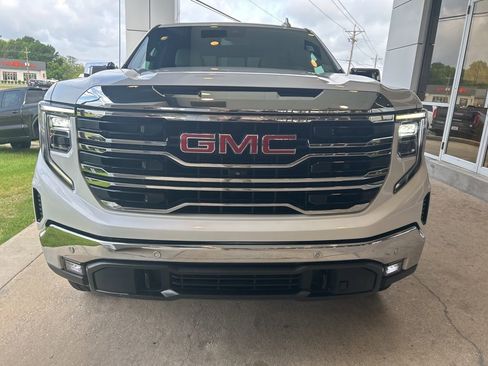 Used 2022 GMC Sierra 1500 SLT AWD/4WD image 3
