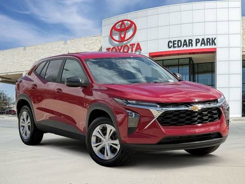 Used 2026 Chevrolet Trax LS FWD image 1