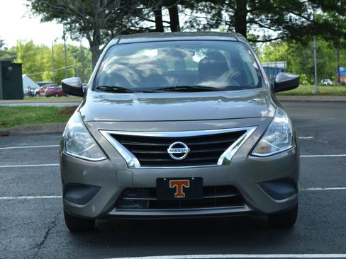 Used 2016 Nissan Versa SV image 2