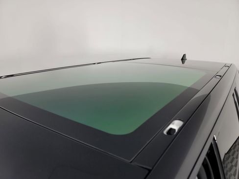 Used 2025 Rivian R1S Premium image 13