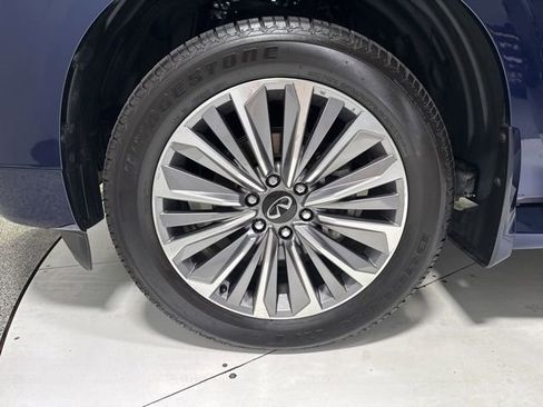 Used 2025 INFINITI QX80 Sensory AWD/4WD image 10
