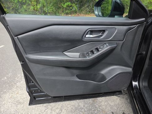 Certified 2024 Nissan Rogue SV FWD image 16
