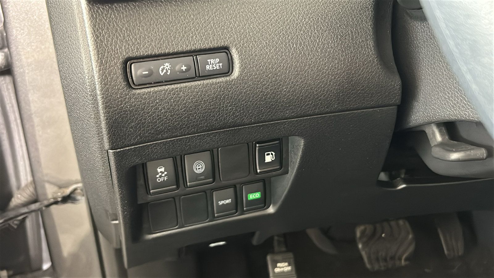 Used 2020 Nissan Rogue S FWD image 23