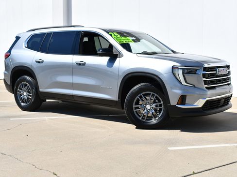 Used 2025 GMC Acadia Elevation FWD image 2