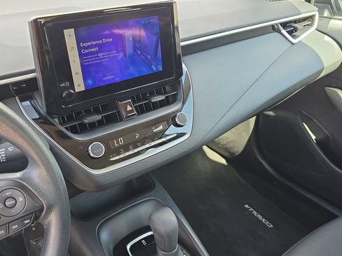 Used 2025 Toyota Corolla LE FWD image 17