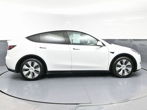 Used 2022 Tesla Model Y Long Range image 7