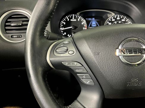 Used 2018 Nissan Pathfinder SV AWD/4WD image 11
