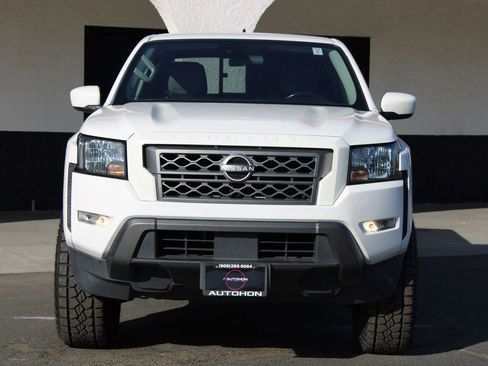 Used 2022 Nissan Frontier SV image 3