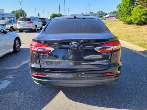 Used 2019 Ford Fusion SE image 5
