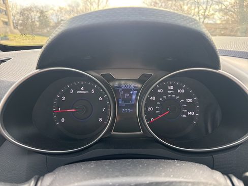 Used 2014 Hyundai Veloster image 9