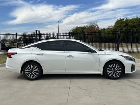 New 2025 Nissan Altima 2.5 SV image 3