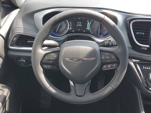 New 2026 Chrysler Pacifica Limited w/ S Appearance Package AWD/4WD image 15