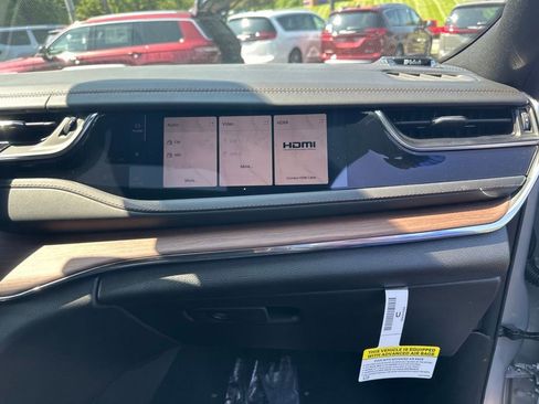 Used 2023 Jeep Grand Cherokee Summit image 21