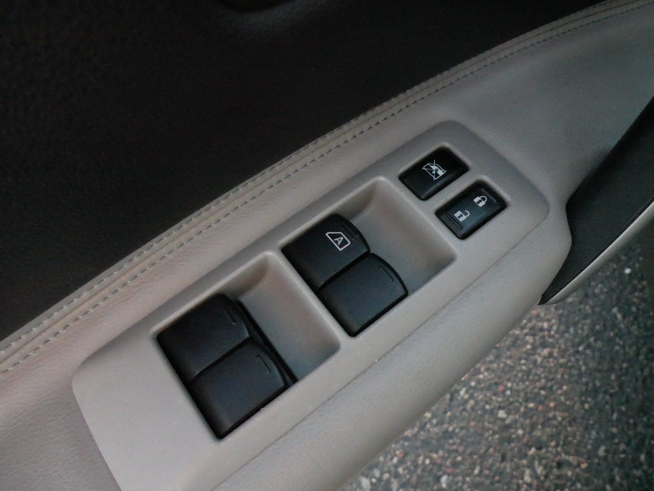 Used 2013 Nissan Rogue SL AWD/4WD image 19