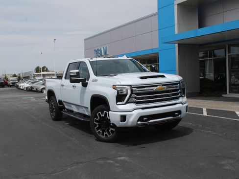 New 2026 Chevrolet Silverado 2500 High Country w/ Technology Package AWD/4WD image 2