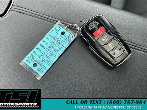 Used 2019 Toyota Avalon XLE image 11