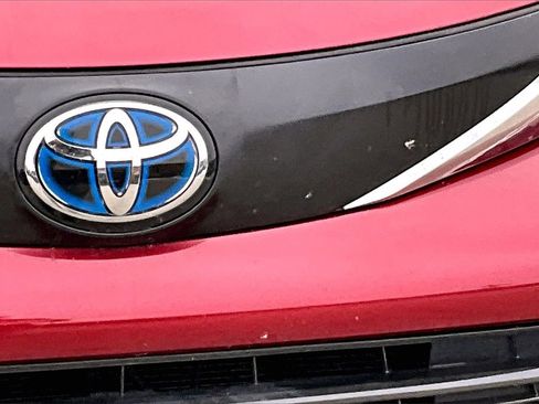 Used 2022 Toyota Sienna XLE image 11