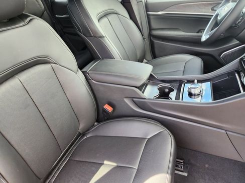 New 2026 Jeep Grand Cherokee Limited AWD/4WD image 12
