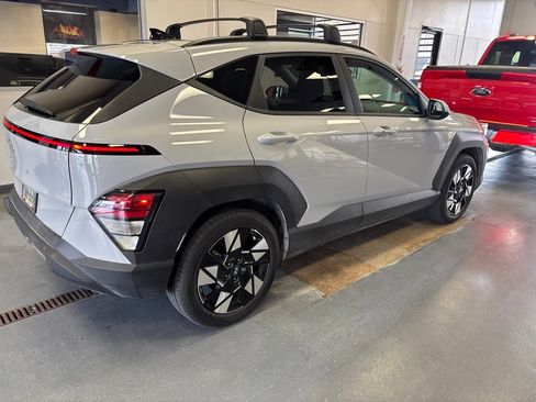 Used 2025 Hyundai Kona SEL FWD image 8