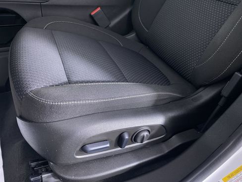 Used 2023 GMC Acadia SLE w/ Driver Convenience Package image 9