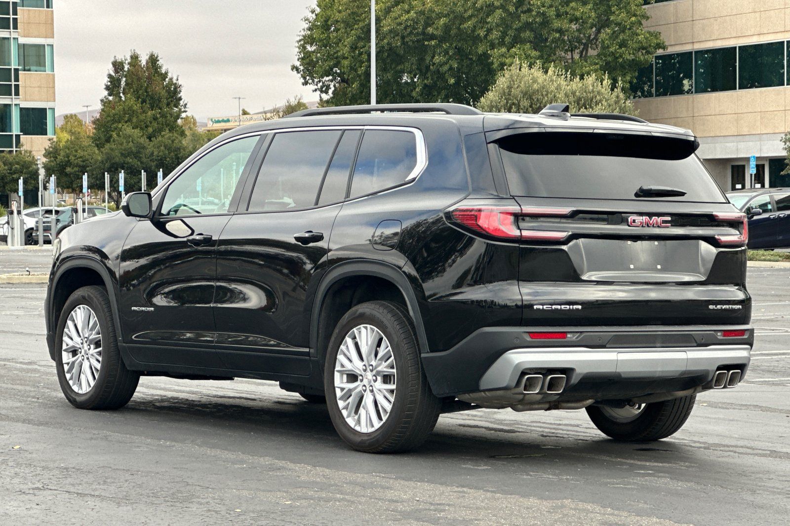 Used 2026 GMC Acadia Elevation w/ Elevation Premium Package FWD image 6