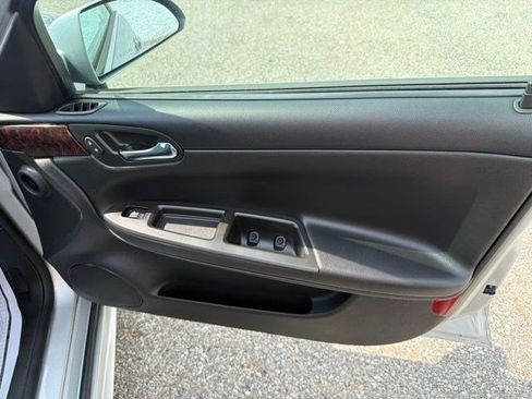 Used 2016 Chevrolet Impala LT FWD image 18