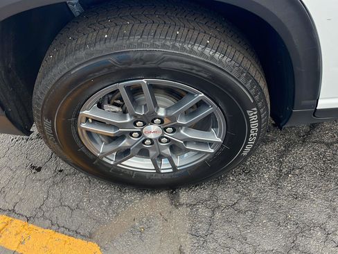 Used 2025 GMC Acadia Elevation image 29