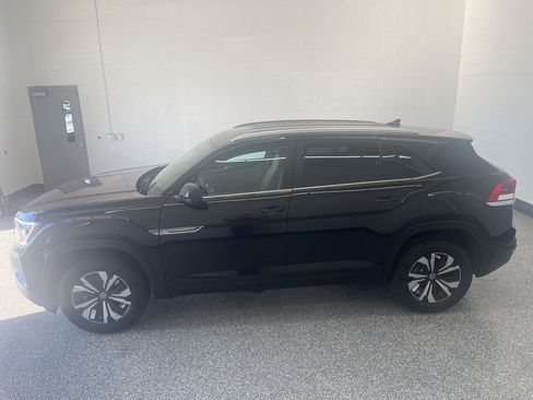 New 2026 Volkswagen Atlas Cross Sport SE AWD/4WD image 2