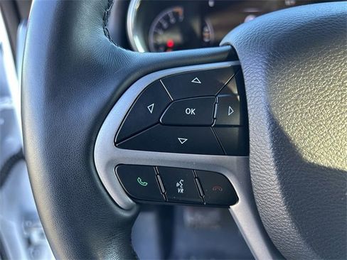 Used 2022 Jeep Grand Cherokee Limited image 24