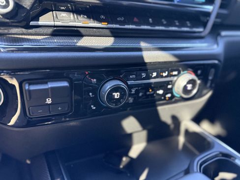 Used 2022 Chevrolet Silverado 1500 ZR2 w/ Technology Package image 16