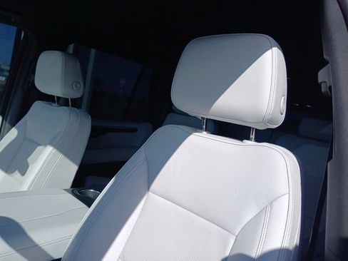 Used 2025 Chevrolet Tahoe Premier RWD image 30