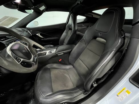 Used 2019 Chevrolet Corvette Stingray Coupe RWD image 12