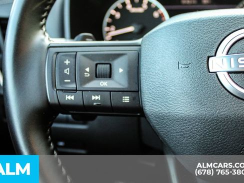 Used 2025 Nissan Rogue SV FWD image 25