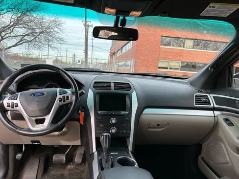 Used 2014 Ford Explorer XLT w/ Equipment Group 202A AWD/4WD image 7