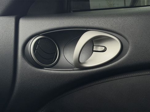 Used 2014 Nissan 370Z Touring w/ Sport Package image 33